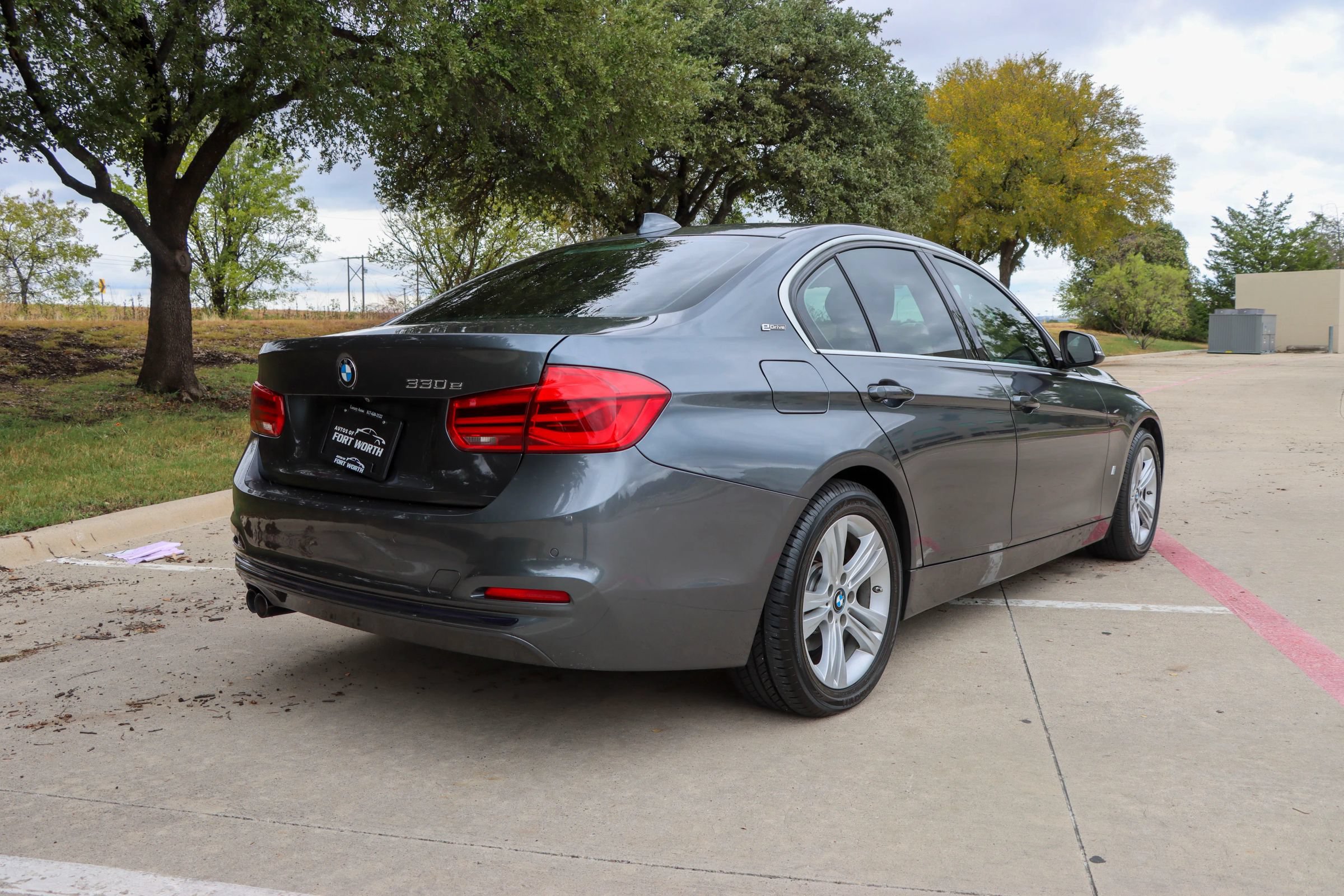 Used 2018 BMW 330e w/ Premium Package RWD image 7