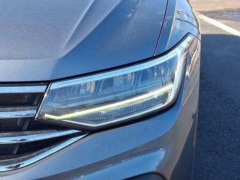 Certified 2023 Volkswagen Tiguan SE w/ Panoramic Sunroof Package image 9