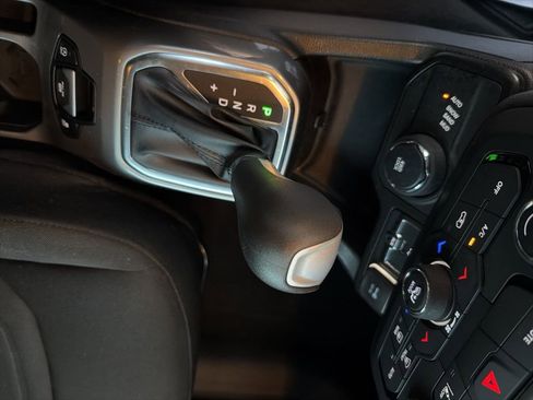 Certified 2022 Jeep Renegade Latitude w/ Convenience Group image 19