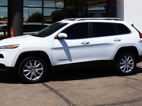 Used 2016 Jeep Cherokee Limited image 7