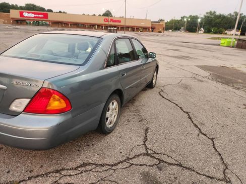 Used 2000 Toyota Avalon XL w/ Option Pkg 3 FWD image 4