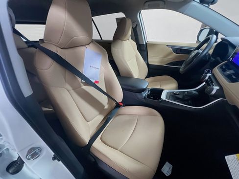 Used 2025 Toyota RAV4 LE image 30