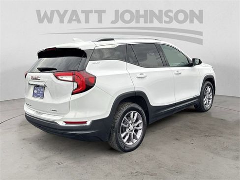 Used 2024 GMC Terrain SLT image 5