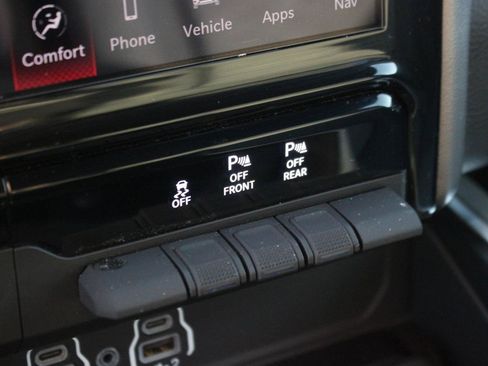 Used 2025 RAM 1500 Big Horn AWD/4WD image 23