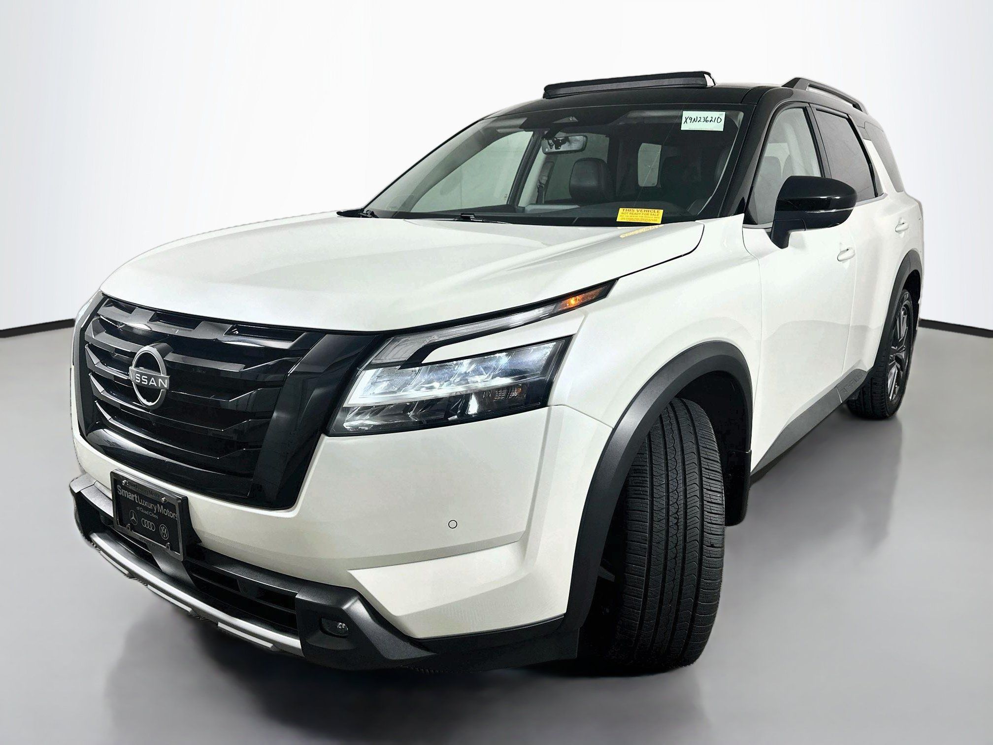 Used 2023 Nissan Pathfinder SL w/ SL Premium Package AWD/4WD image 3
