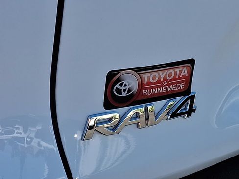 Used 2024 Toyota RAV4 XLE FWD image 29