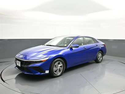Certified 2025 Hyundai Elantra SE w/ Cargo Package