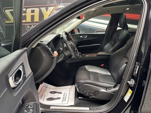Used 2023 Volvo XC60 B5 Plus AWD/4WD image 5
