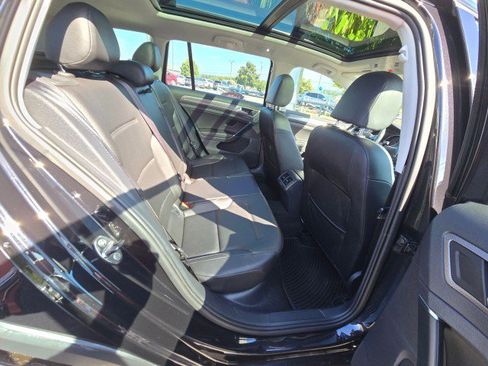 Used 2017 Volkswagen Golf Alltrack S image 14