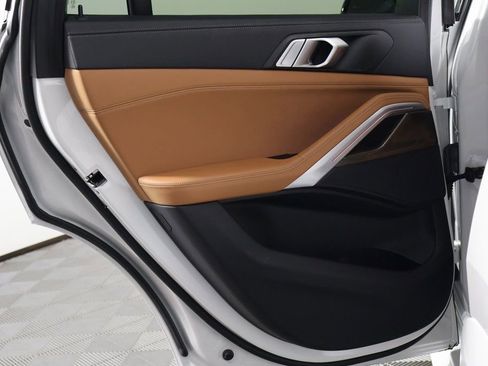 Used 2022 BMW X6 xDrive40i w/ M Sport Package image 13