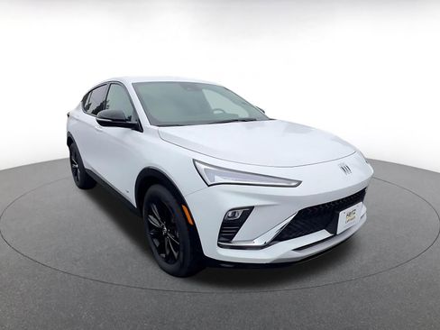 Used 2025 Buick Envista Sport Touring image 3