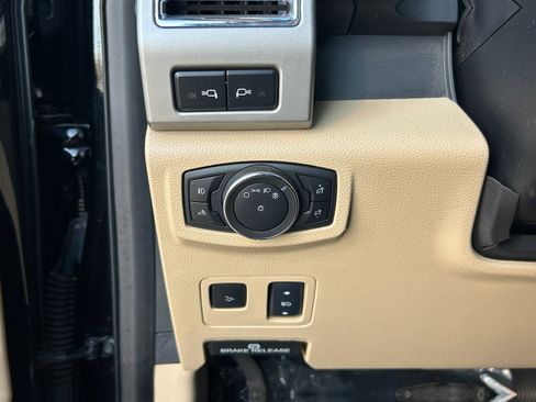 Used 2017 Ford F250 Lariat w/ Lariat Ultimate Package image 28