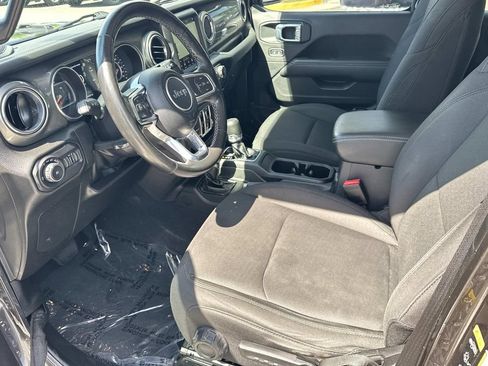 Used 2022 Jeep Wrangler Unlimited Sahara w/ Cold Weather Group AWD/4WD image 16