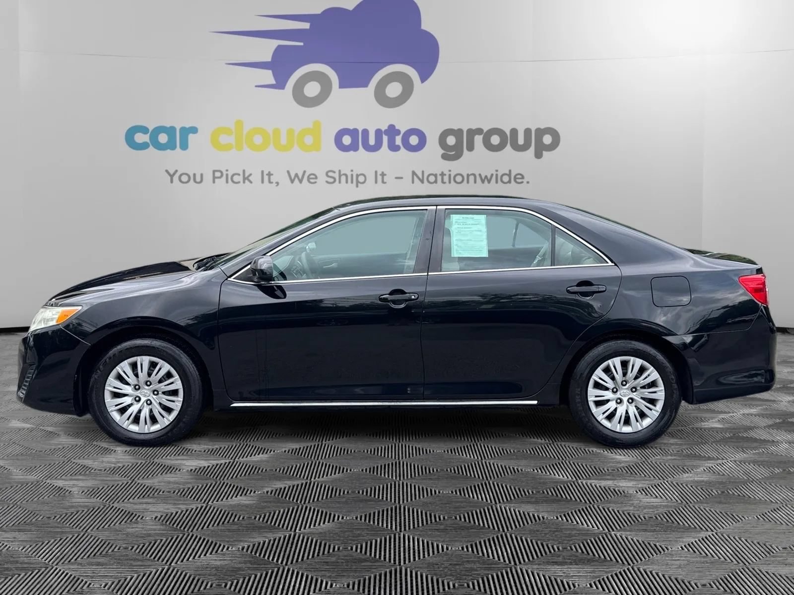 Used 2012 Toyota Camry LE FWD image 2
