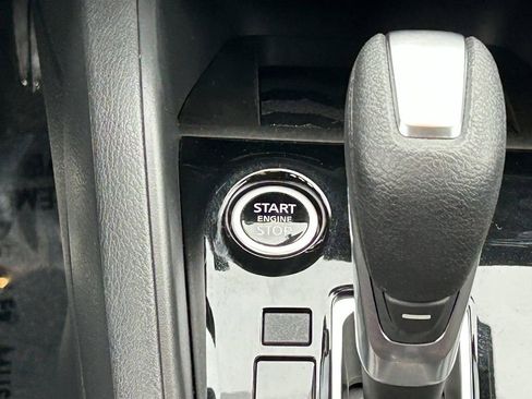 Used 2025 Nissan Versa SR w/ Trunk Package image 18