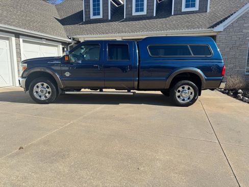 Used 2016 Ford F250 Lariat w/ Lariat Ultimate Package image 3