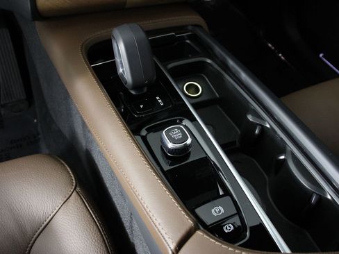 Certified 2024 Volvo XC90 T8 Plus AWD/4WD image 15