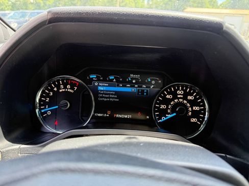 Used 2015 Ford F150 Platinum w/ Equipment Group 701A Luxury AWD/4WD image 13