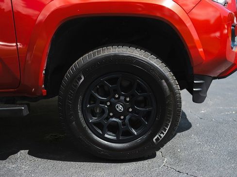 Used 2020 Toyota Tacoma SR5 image 4