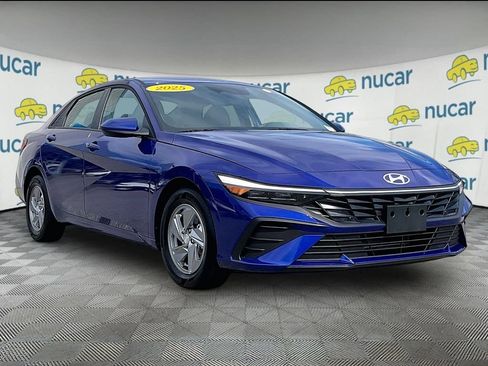 Used 2025 Hyundai Elantra SE FWD image 1