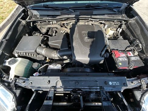 Used 2018 Toyota Tacoma Limited AWD/4WD image 30