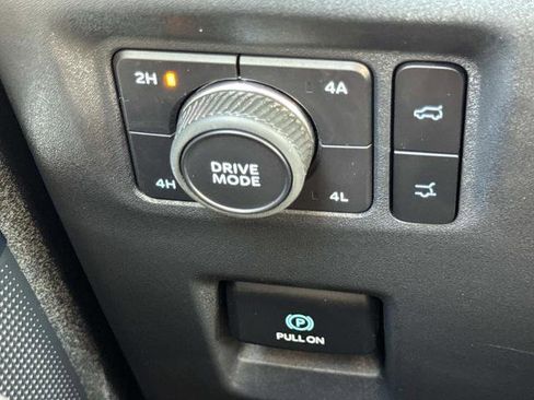 Certified 2025 Ford Expedition Active image 31