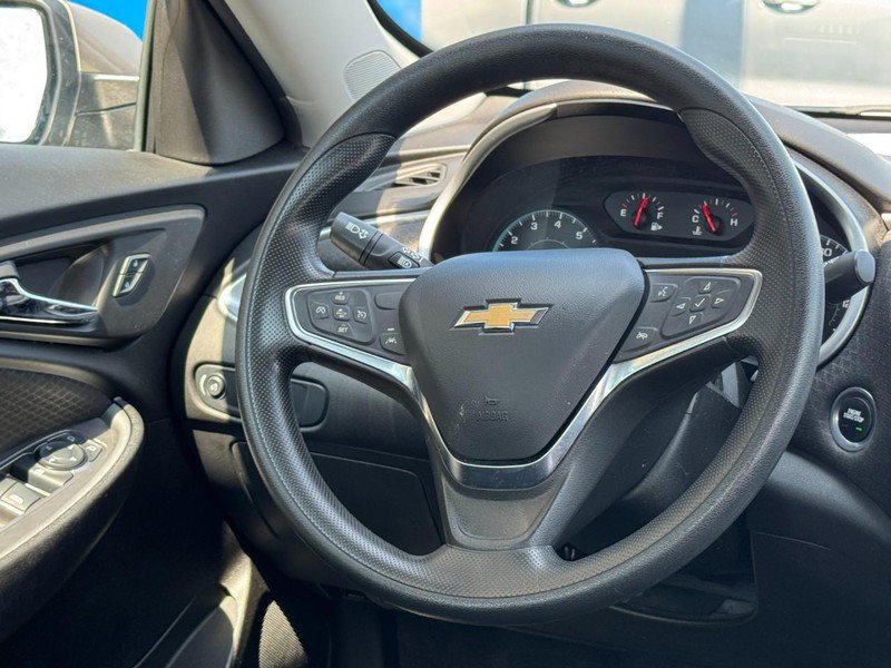 Used 2025 Chevrolet Malibu LT FWD image 12