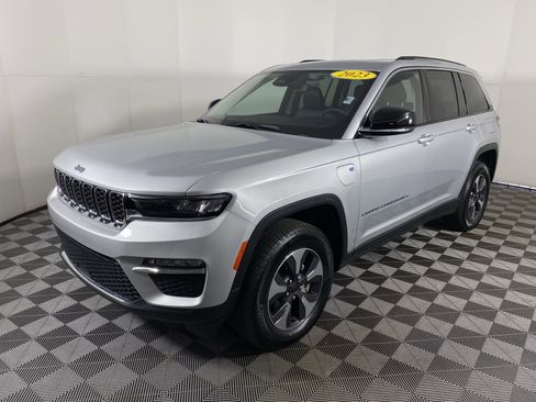 Used 2023 Jeep Grand Cherokee 4WD 4xe image 12