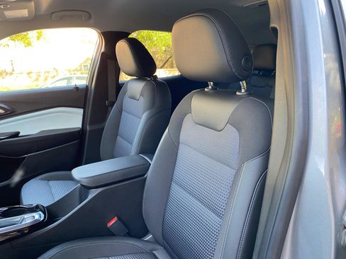 Used 2025 Chevrolet Trax LT w/ Driver Confidence Package image 25