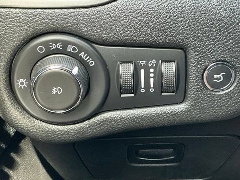 Used 2020 Jeep Cherokee Limited AWD/4WD image 32
