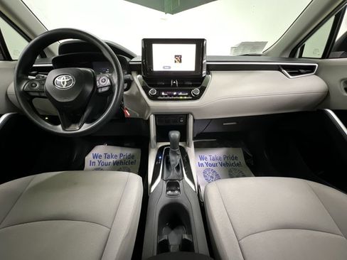 Used 2025 Toyota Corolla Cross L image 16