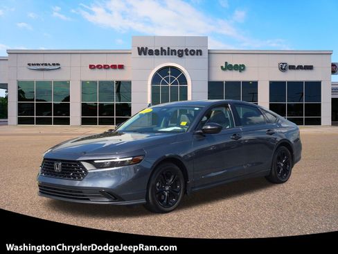 Used 2025 Honda Accord SE image 1