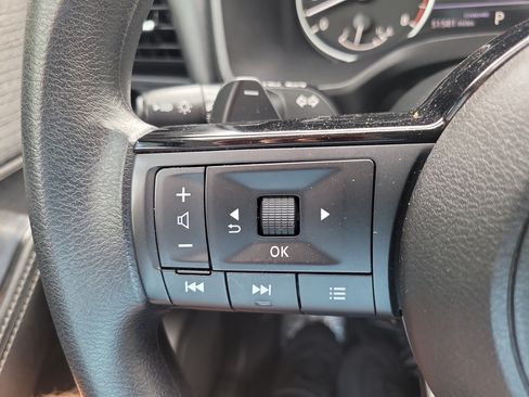 Used 2023 Nissan Rogue SV FWD image 29