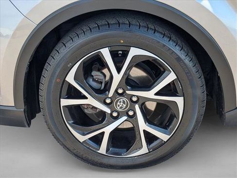 Used 2018 Toyota C-HR XLE image 22
