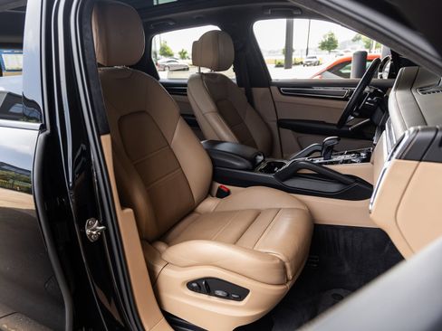Certified 2023 Porsche Cayenne GTS AWD/4WD image 45