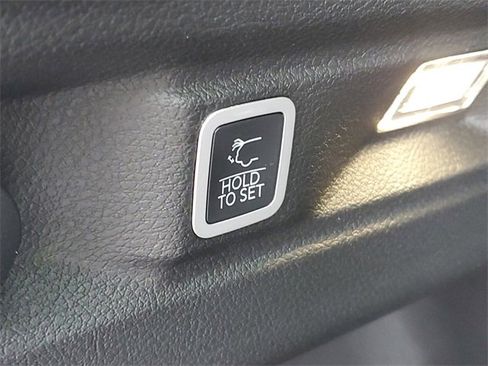 New 2025 Jeep Grand Cherokee L Altitude image 9