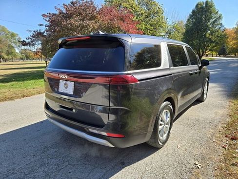 Used 2024 Kia Carnival LX image 8