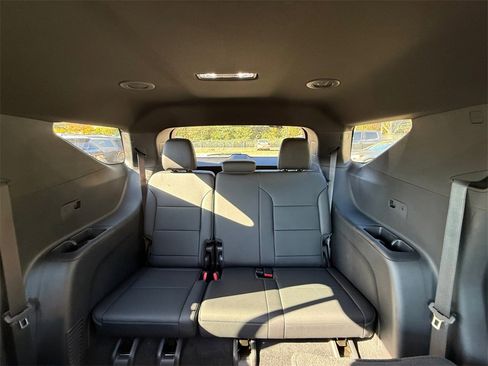 New 2026 Chevrolet Traverse High Country image 21