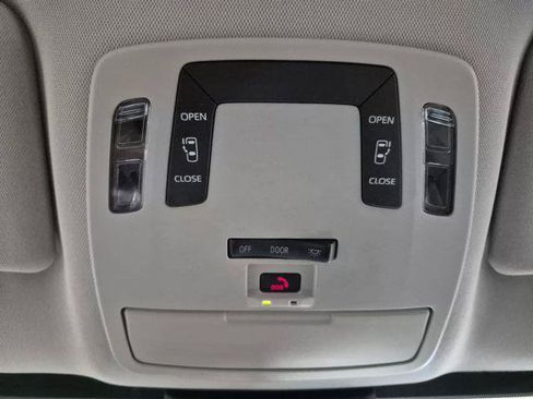 Certified 2023 Toyota Sienna LE FWD image 23