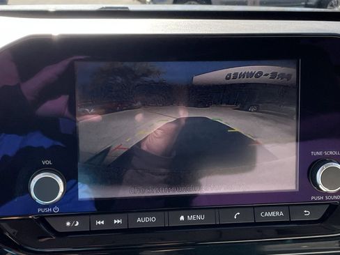 Used 2024 Nissan Pathfinder SV image 18