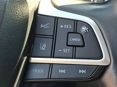 Certified 2022 Toyota Highlander XLE image 23