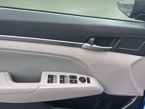 Used 2017 Hyundai Elantra SE image 10