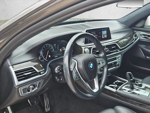 Used 2018 BMW 750i xDrive image 10