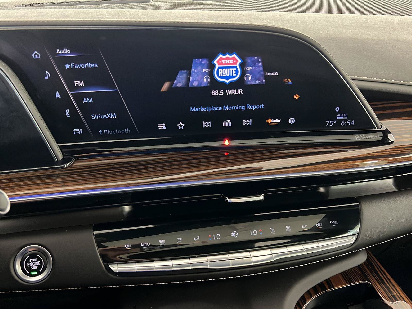 Used 2023 Cadillac Escalade ESV Premium Luxury AWD/4WD image 19