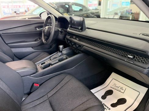 Used 2023 Honda Accord EX image 16