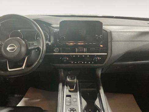 Used 2022 Nissan Pathfinder SL AWD/4WD image 11