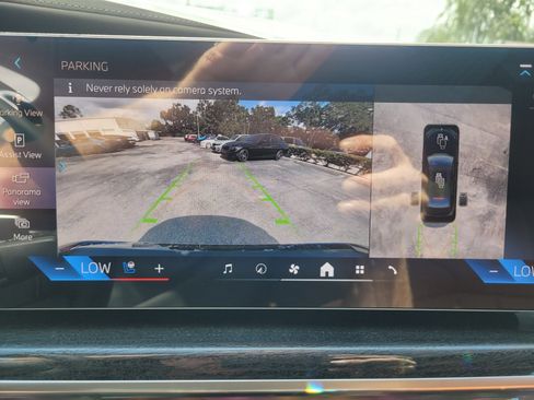 Used 2026 BMW 750e xDrive image 23