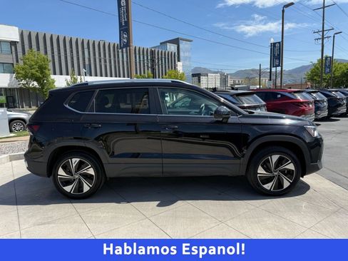 Used 2025 Volkswagen Taos SE AWD/4WD image 2