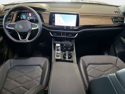 Certified 2025 Volkswagen Atlas SE image 16