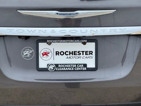 Used 2015 Chrysler Town & Country Touring image 42